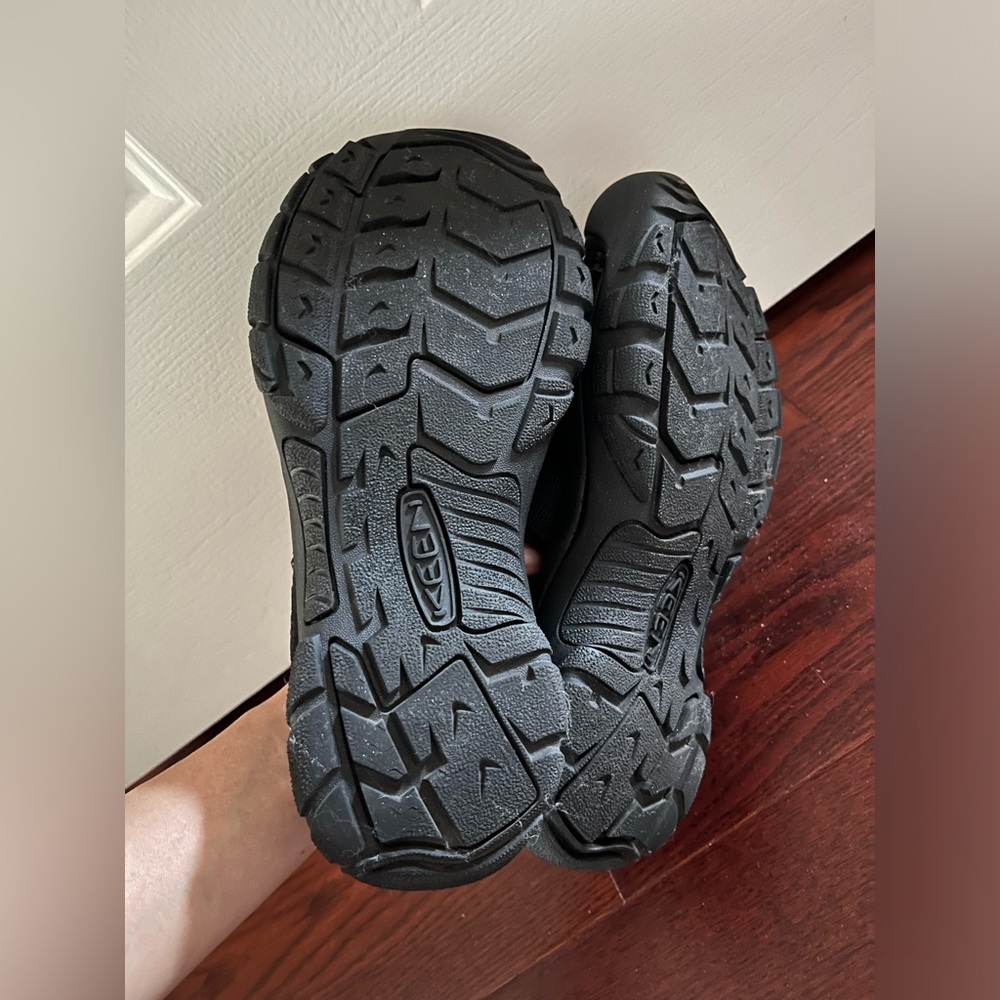 NWOT Keen all black adjustable sling back sandals - Picture 6 of 6